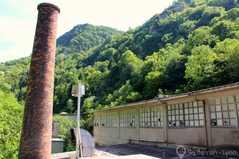 Usine abandonnée en carton