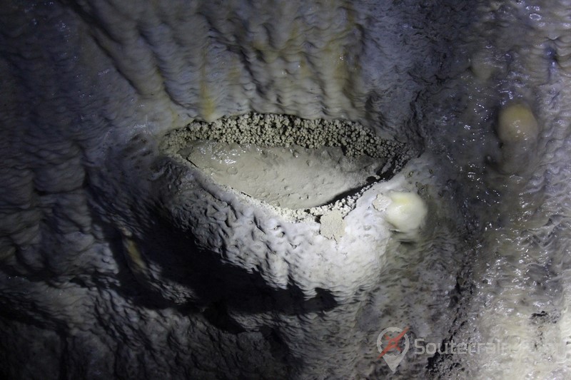 laboratoire abandonné sous la montagne