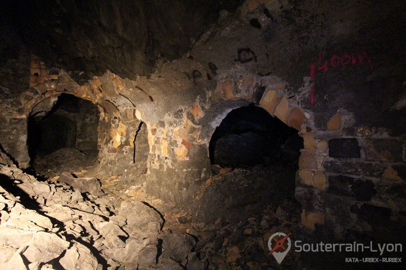 laboratoire abandonné sous la montagne