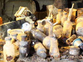 laboratoire abandonné sous la montagne