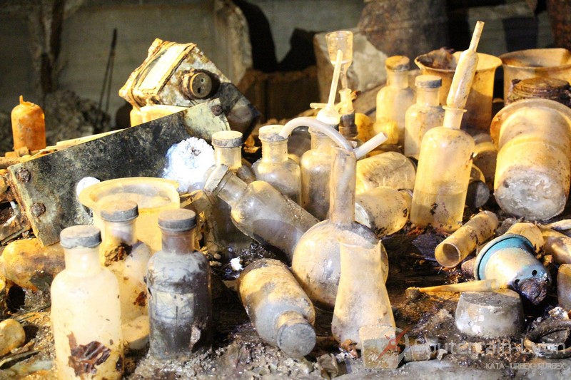 laboratoire abandonné sous la montagne