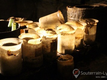 laboratoire abandonné sous la montagne