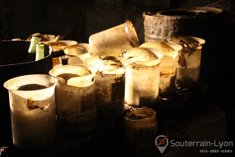 laboratoire abandonné sous la montagne