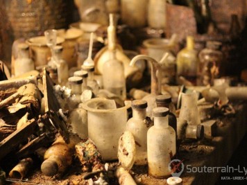 laboratoire abandonné sous la montagne