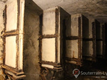 laboratoire abandonné sous la montagne