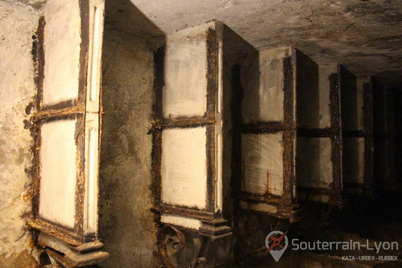 laboratoire abandonné sous la montagne