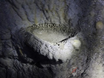 laboratoire abandonné sous la montagne