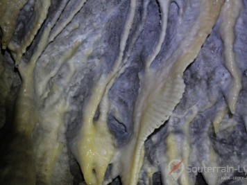 laboratoire abandonné sous la montagne