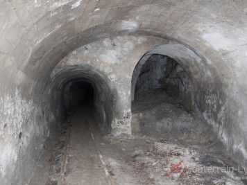 laboratoire abandonné sous la montagne