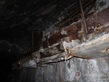 laboratoire abandonné sous la montagne