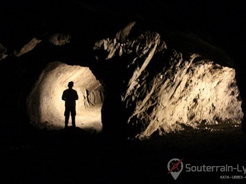 laboratoire abandonné sous la montagne