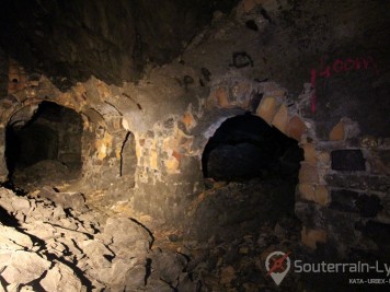 laboratoire abandonné sous la montagne