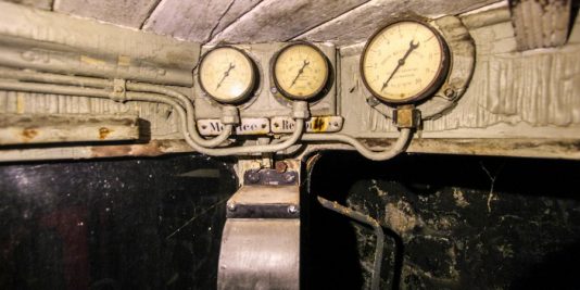 le tunnel du petit train rouge