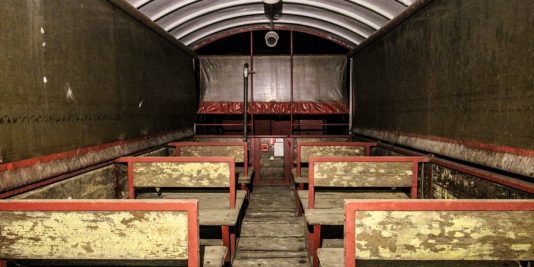 le tunnel du petit train rouge