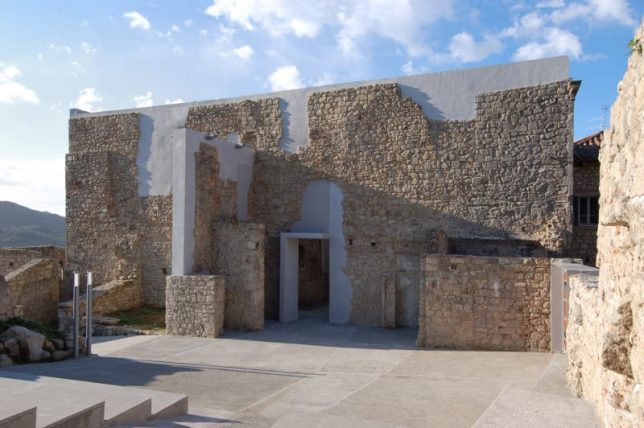Restauration de ruines eglise de Sant Antonio Couvent Clarisse à Santa Fiora par 2TR Architecture