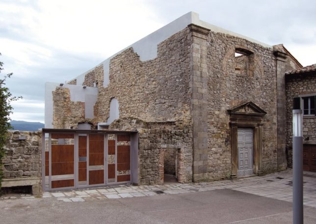Restauration de ruines eglise de Sant Antonio Couvent Clarisse à Santa Fiora par 2TR Architecture