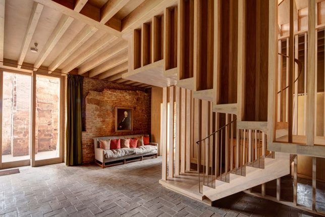 Restauration de ruines le château d'Astley par Witherford Watson Mann Architects