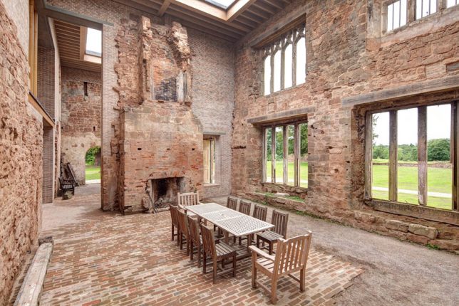 Restauration de ruines le château d'Astley par Witherford Watson Mann Architects