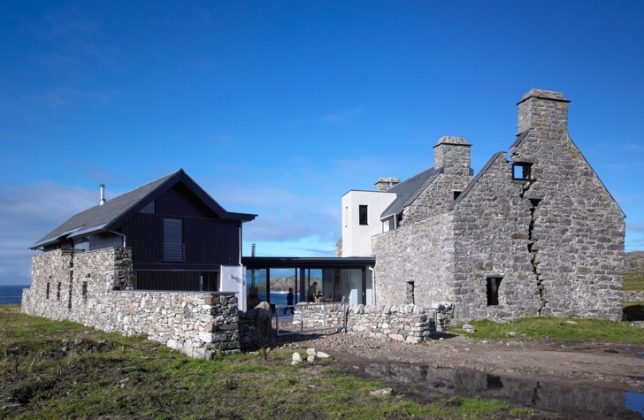 Restauration de ruines maison Blanche en Écosse par WT Architecture