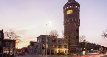 Un château d'eau abandonné néerlandais transformé en appartements de luxe